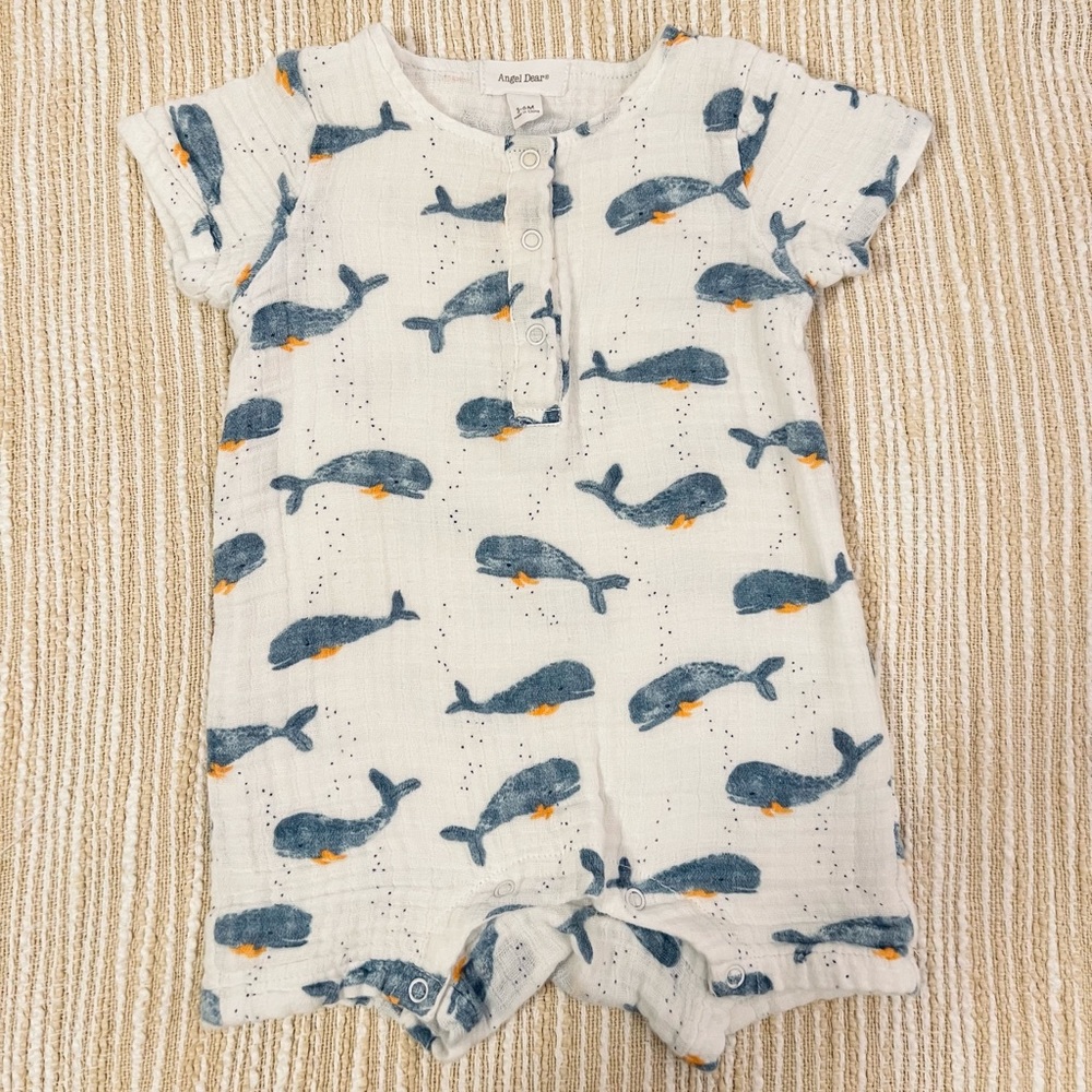 Angel Dear Short Sleeve Muslin Shortie Whale Romper, size 3-6 months